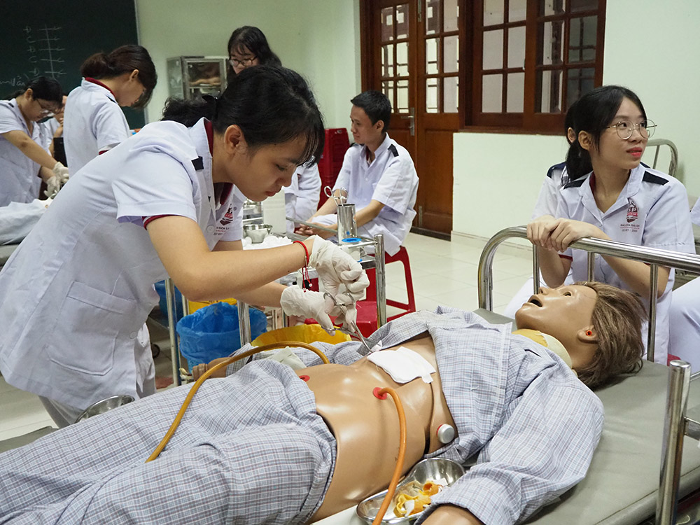 Kỹ Năng Thực Hành Được Chú Trọng Khi Học Trung Cấp