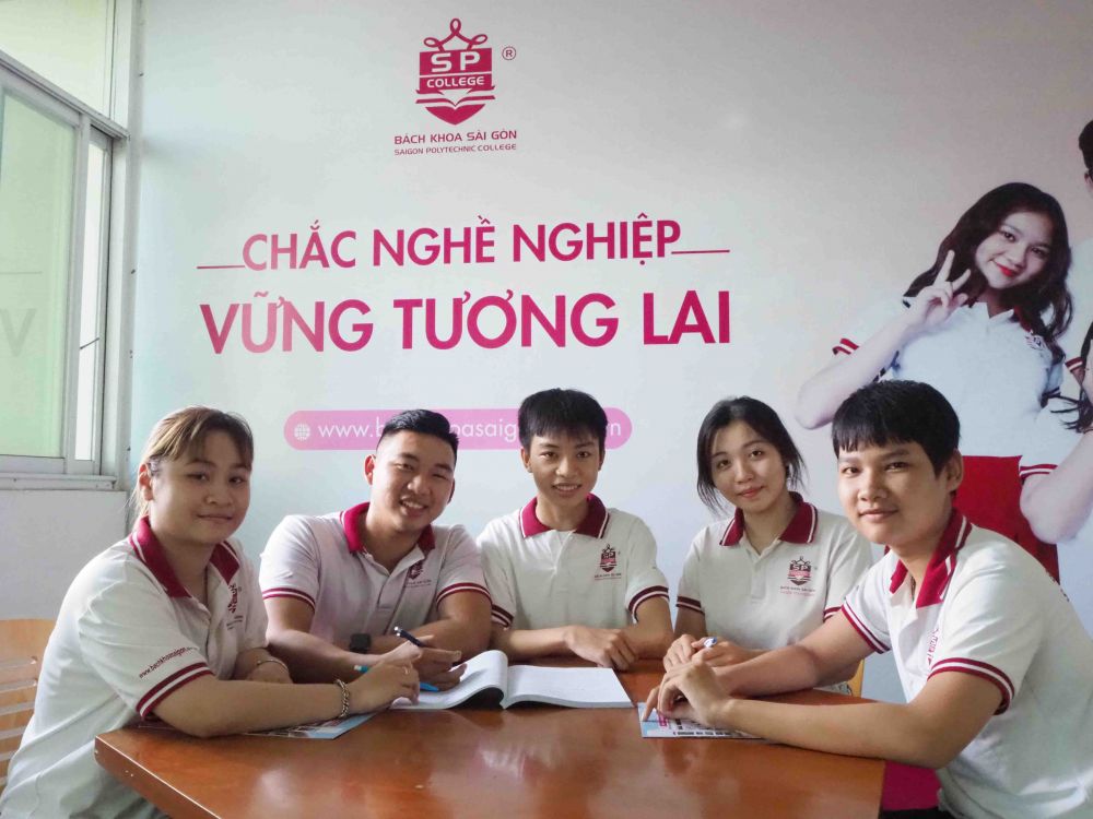 nganh marketing bach khoa sai gon 1