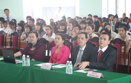 Lãnh đạo Sở GD&ĐT cùng Lãnh đạo nhà trường và IIG Việt Nam