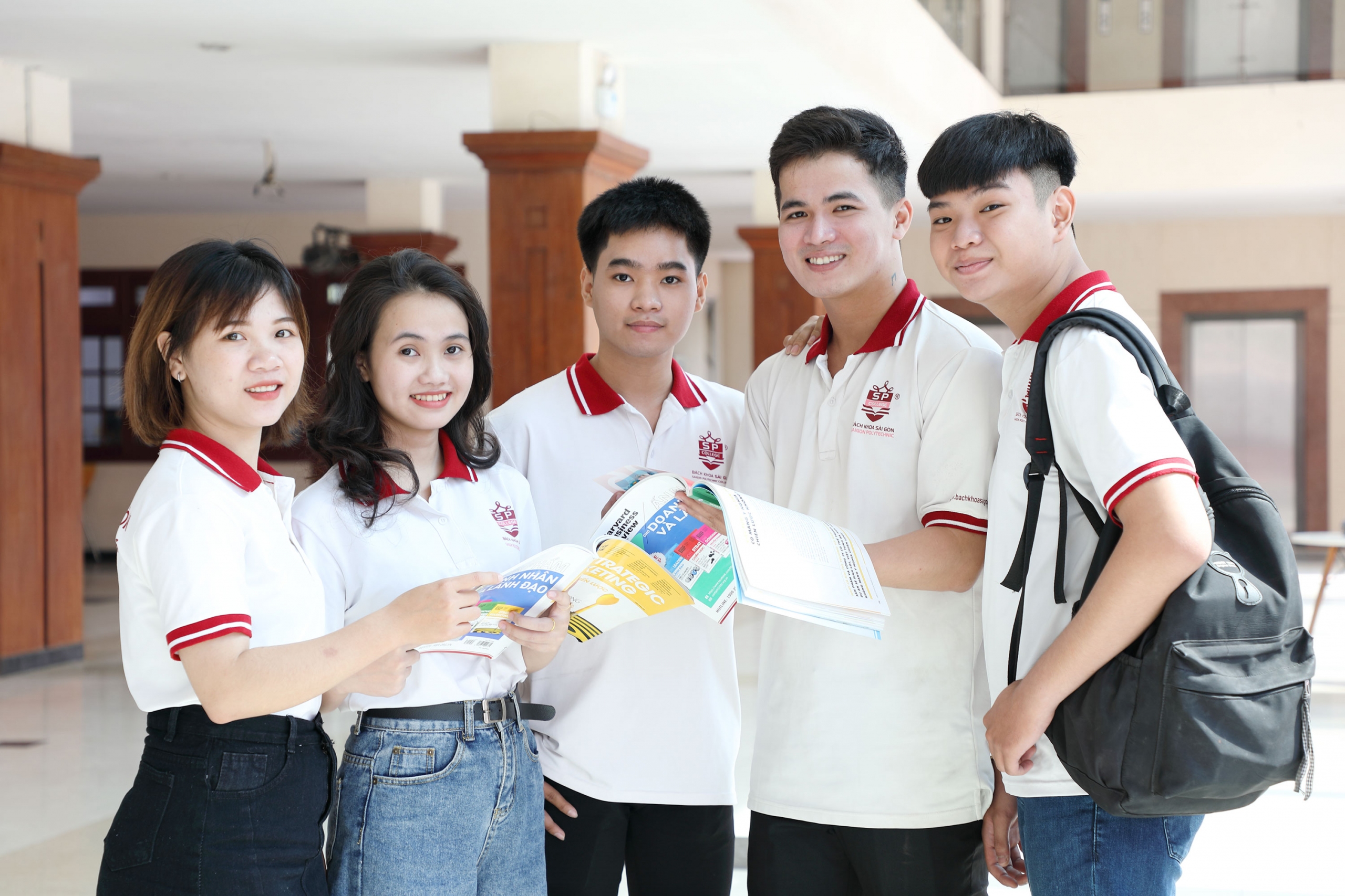 kkr đầu tư vào tập đoàn equest