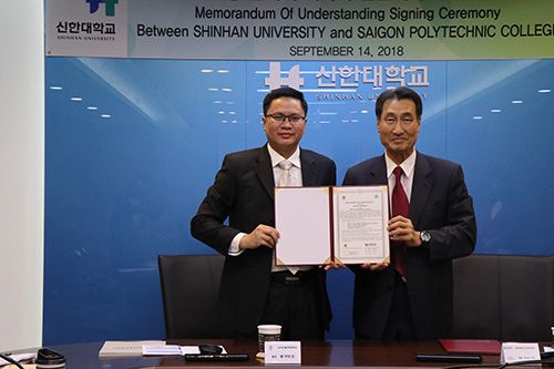 Trường Trun cấp Bách Khoa Sài Gòn thăm và ký hợp tác với đại học Shinhan tại Hàn Quốc