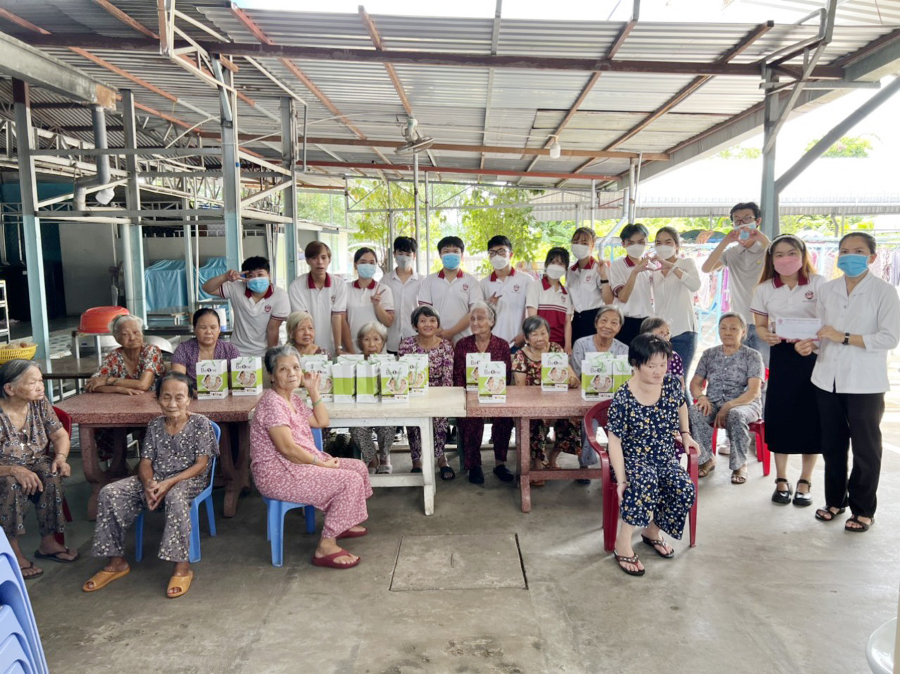sinh vien spc tham vien duong lao vinh son 3