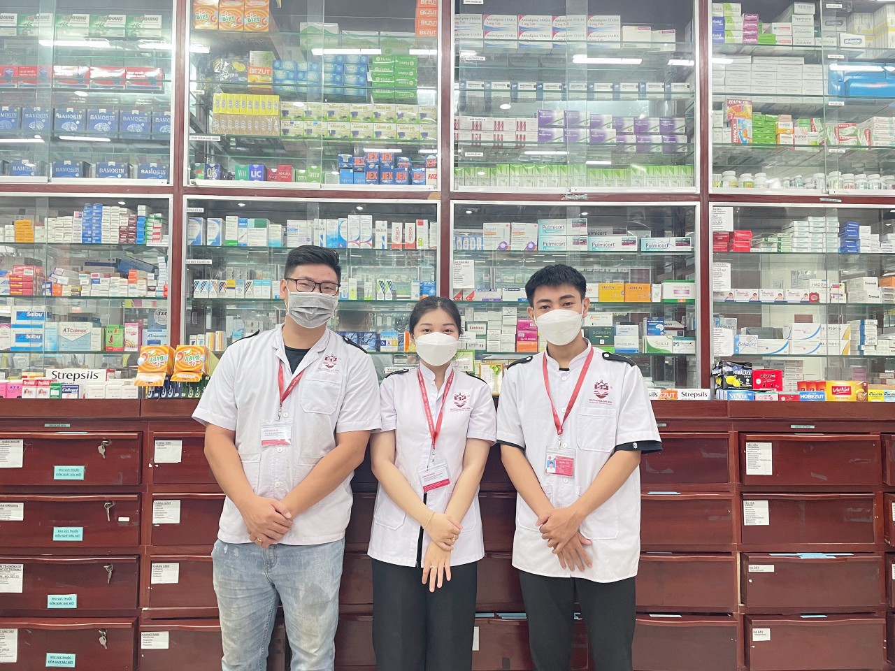 sinh viên ngành dược trường bách khoa sài gòn