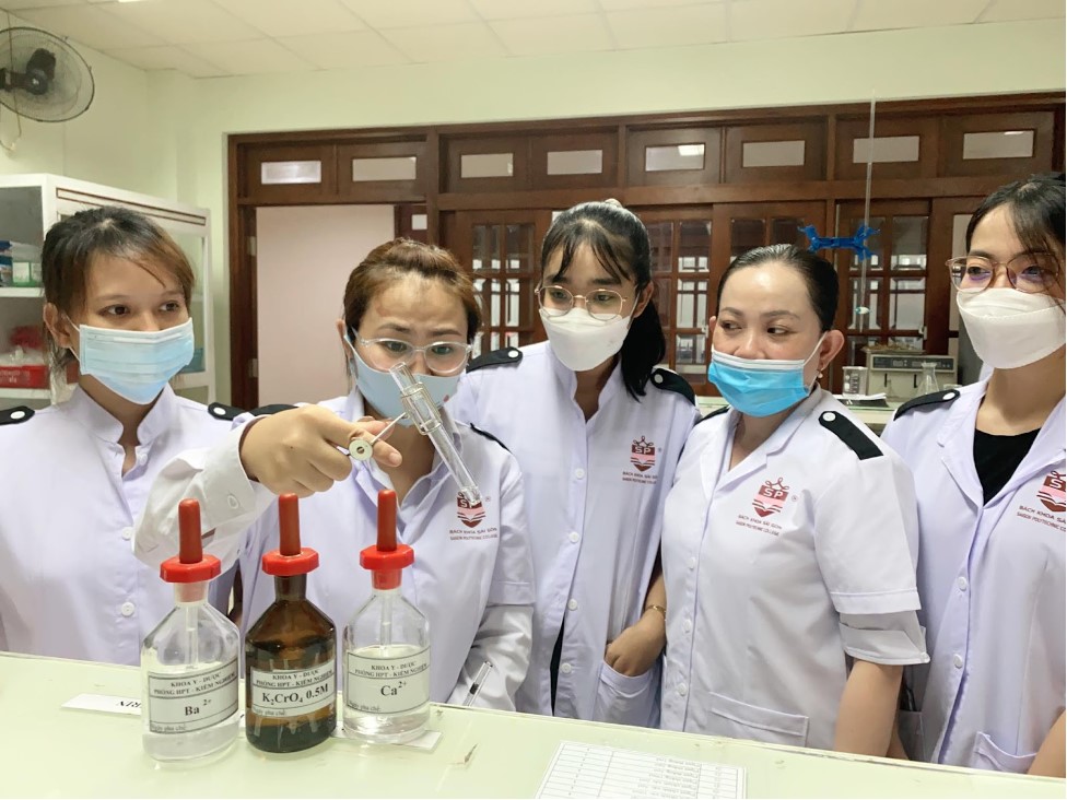 soi dong gio thuc hanh cua sinh vien trung cap 2