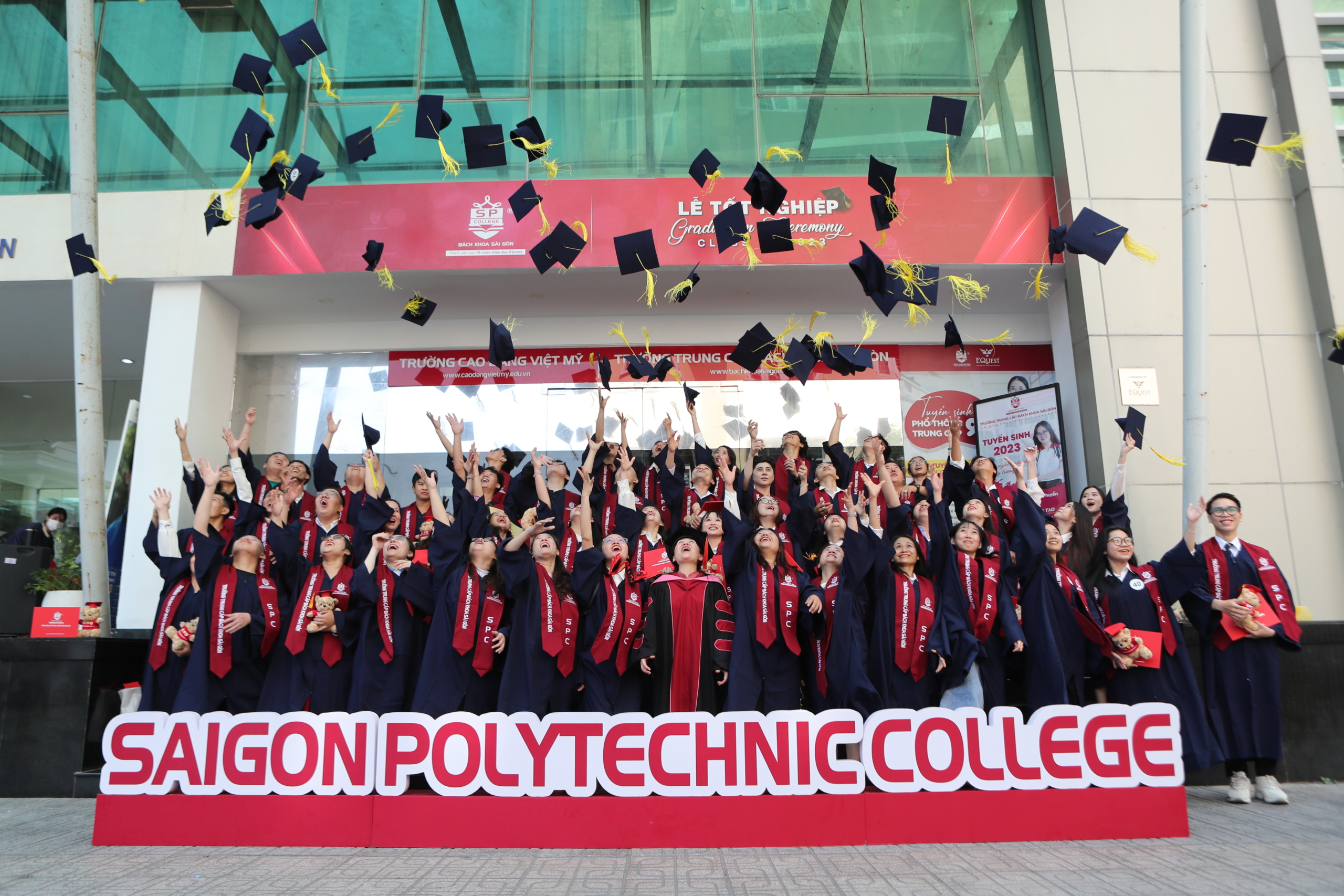 lễ tốt nghiệp năm 2023